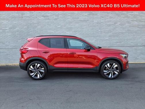 2023 Volvo XC40 B5 Ultimate Dark Theme