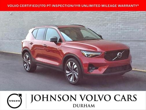 2023 Volvo XC40 B5 Ultimate Dark Theme
