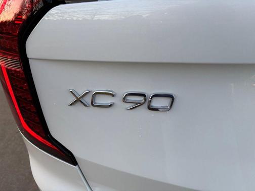 2026 Volvo XC90 B6 Ultra Dark Theme 7-Seater