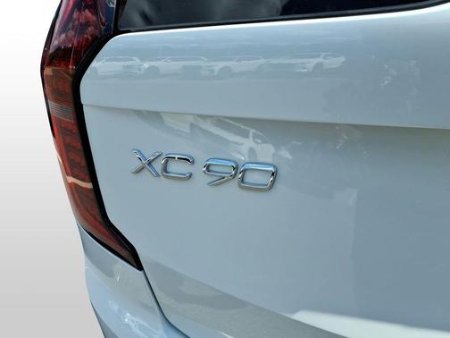 2026 Volvo XC90 Plug-In Hybrid T8 Plus 7-Seater