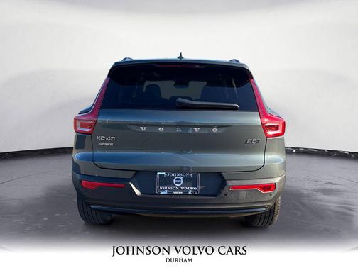 2026 Volvo XC40 Ultra, B5 AWD Gas (mild hybrid), Dark