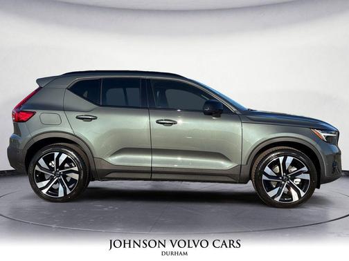 2026 Volvo XC40 Ultra, B5 AWD Gas (mild hybrid), Dark