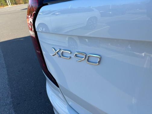 2026 Volvo XC90 B6 Ultra Dark Theme 7-Seater