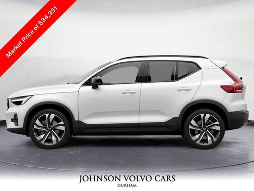 2023 Volvo XC40 B5 Plus Dark Theme