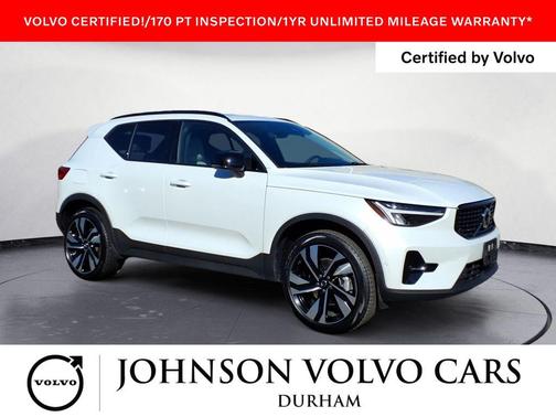 2023 Volvo XC40 B5 Plus Dark Theme