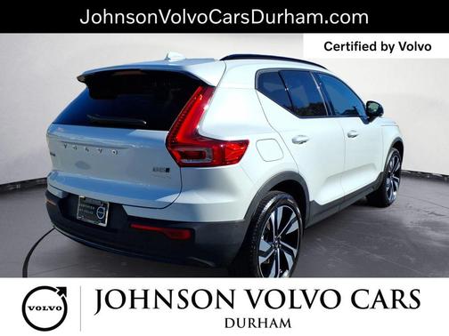 2023 Volvo XC40 B5 Plus Dark Theme
