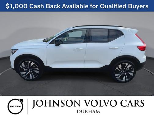 Crystal White 2026 Volvo XC40 Ultra, B5 AWD Gas (mild hybrid), Dark