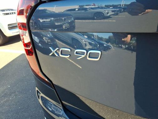 2025 Volvo XC90 B5 Plus 7-Seater