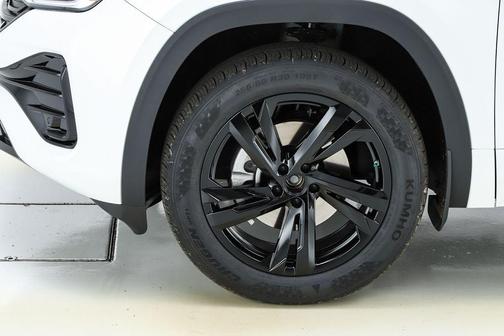 2025 Volkswagen Atlas Cross Sport 2.0T SEL R-Line Black