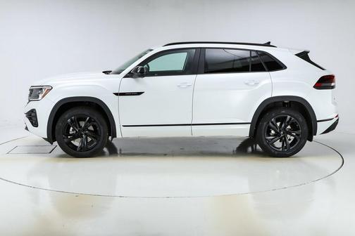 2025 Volkswagen Atlas Cross Sport 2.0T SEL R-Line Black