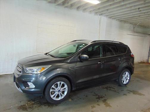 Ruby Red Metallic Tinted Clearcoat 2017 Ford Escape SE