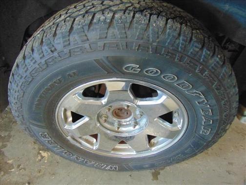 2005 Cadillac Escalade Base