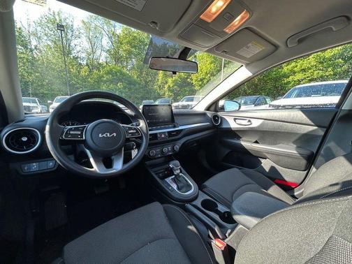 Snow White Pearl 2024 Kia Forte LXS