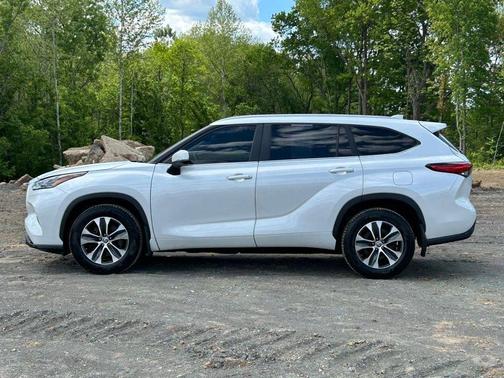 Pearl 2023 Toyota Highlander XLE
