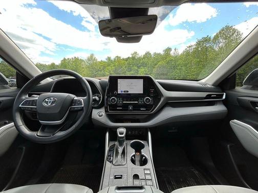 Pearl 2023 Toyota Highlander XLE