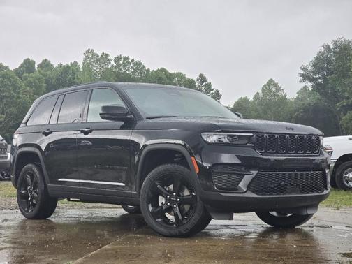 2025 Jeep Grand Cherokee Laredo