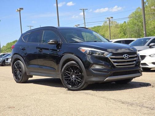 Black Noir Pearl 2017 Hyundai TUCSON Night