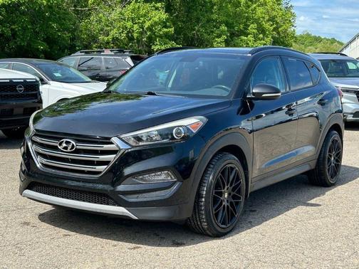 Black Noir Pearl 2017 Hyundai TUCSON Night