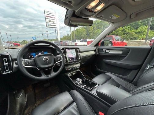 Onyx Black Metallic 2023 Volvo XC40 B5 Plus Bright Theme