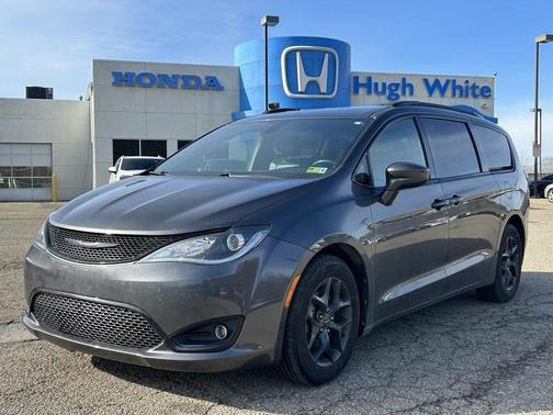 2018 Chrysler Pacifica Touring-L