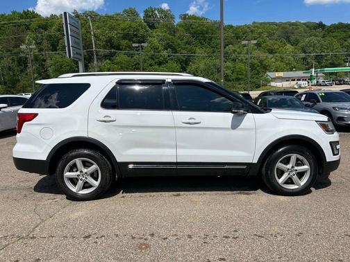 Oxford White 2016 Ford Explorer XLT