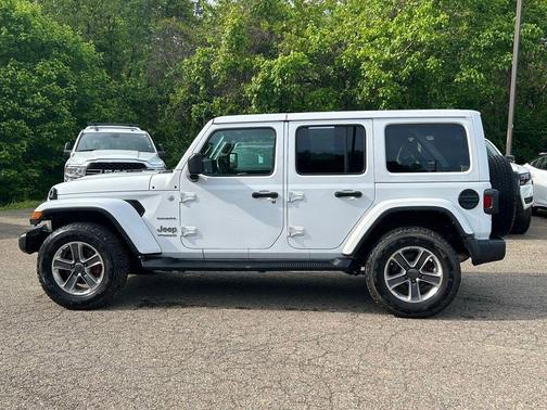 Bright White Clearcoat 2021 Jeep Wrangler Unlimited Sahara