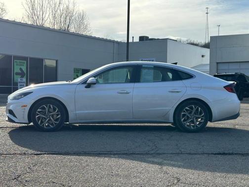 2022 Hyundai SONATA SEL