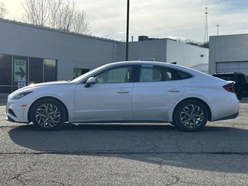 2022 Hyundai SONATA SEL