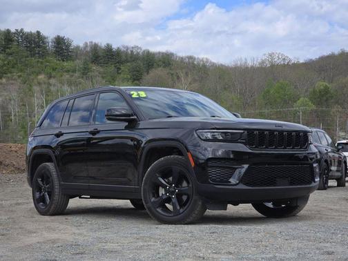 Diamond Black 2023 Jeep Grand Cherokee Altitude
