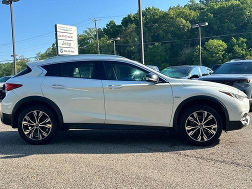 Majestic White 2018 INFINITI QX30 Premium
