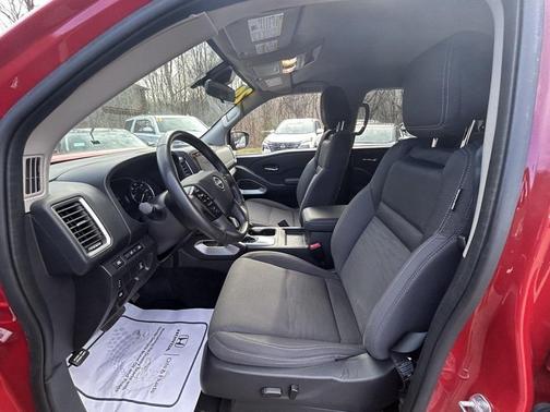 2024 Nissan Frontier SV