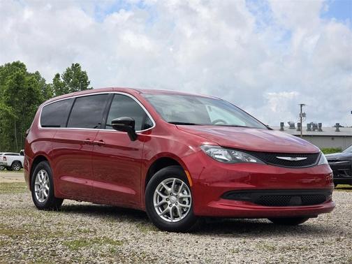 2025 Chrysler Voyager LX