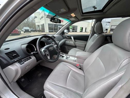 Silver 2012 Toyota Highlander Limited