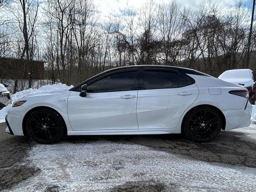 2021 Toyota Camry Hybrid XSE
