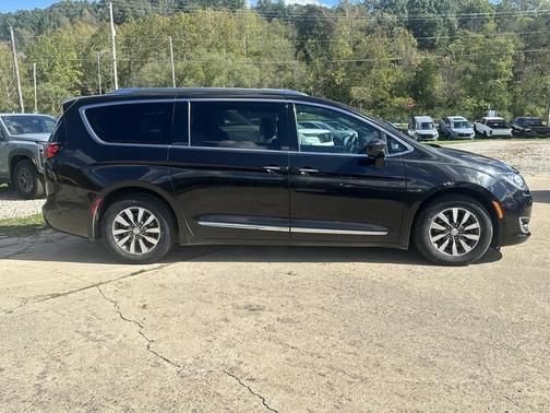 2020 Chrysler Pacifica Touring-L Plus