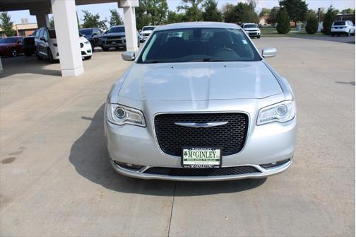 2019 Chrysler 300 Touring