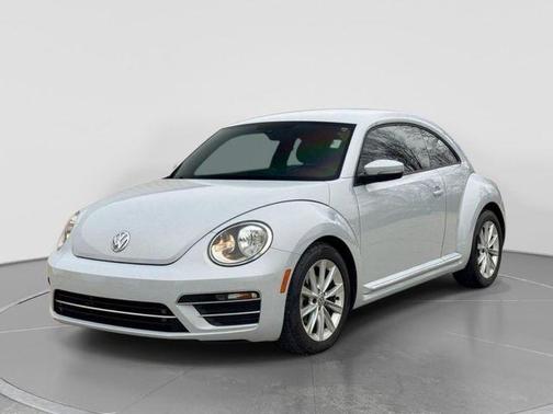 Platinum Gray Metallic 2017 Volkswagen Beetle 1.8T SE