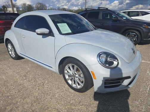 Platinum Gray Metallic 2017 Volkswagen Beetle 1.8T SE