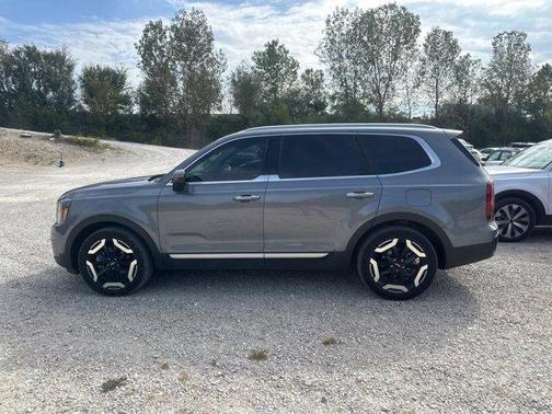 Everlasting Silver 2024 Kia Telluride S
