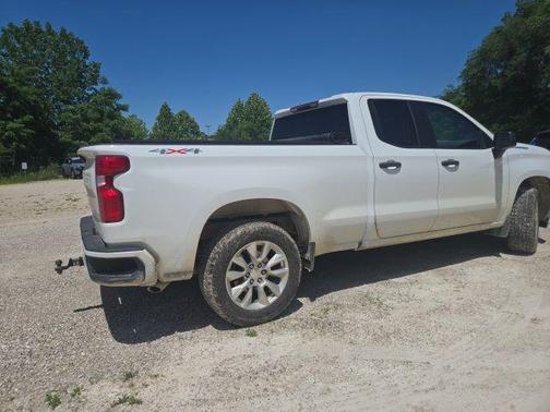 Summit White 2023 Chevrolet Silverado 1500 Custom