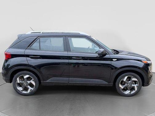 Onyx Black 2023 Hyundai VENUE SEL