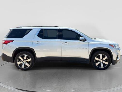 Silver Ice Metallic 2020 Chevrolet Traverse LT Leather