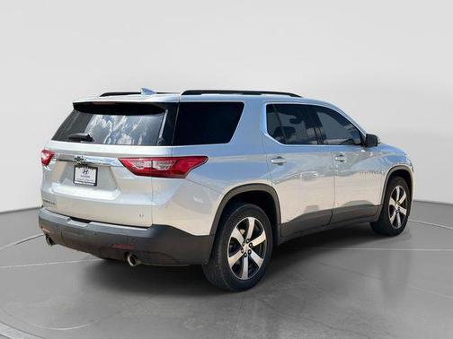 Silver Ice Metallic 2020 Chevrolet Traverse LT Leather