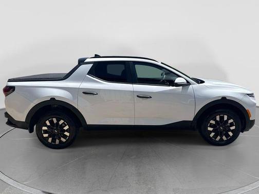 Atlas White 2025 Hyundai SANTA CRUZ SEL