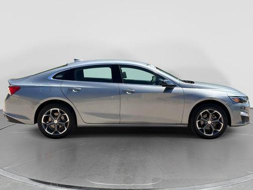 Sterling Gray Metallic 2023 Chevrolet Malibu FWD 1LT
