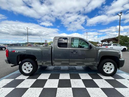 Gray 2011 Chevrolet Silverado 1500 LT