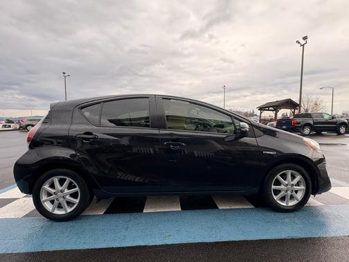 2016 Toyota Prius c Three