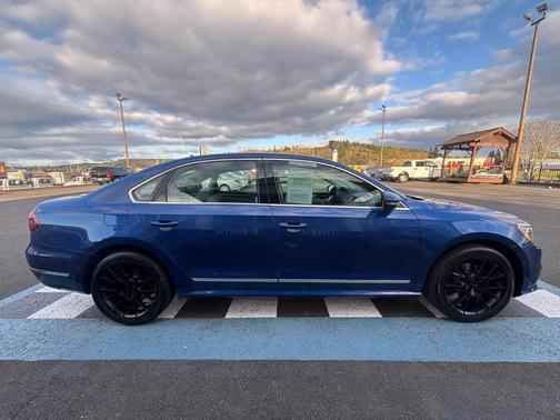 2017 Volkswagen Passat 1.8T SEL Premium