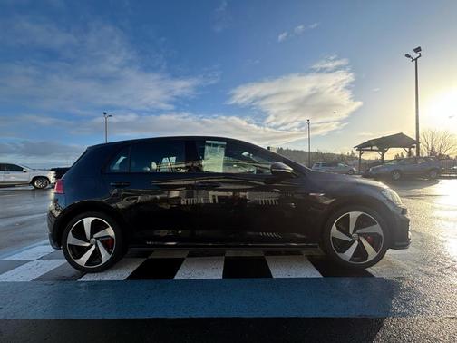 2018 Volkswagen Golf GTI 2.0T SE 4-Door