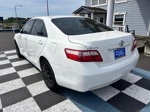 White 2007 Toyota Camry LE